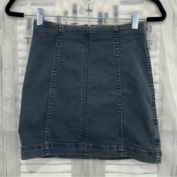 Free People Size 0 Gray Blue Denim Mini Stretch Skirt Zip Back Westminster NEW - Picture 4 of 11
